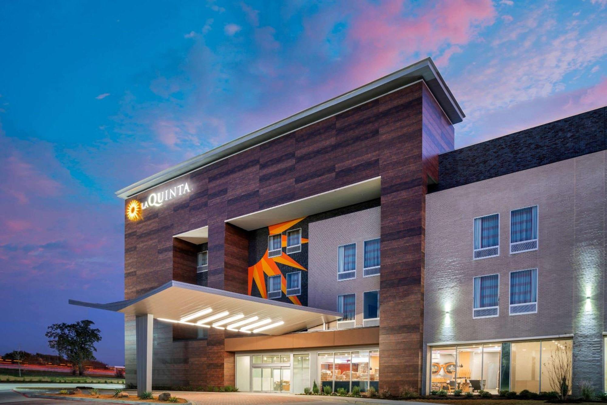 5 Business Hotels Near Riverchase Golf Club for Corporate Stays