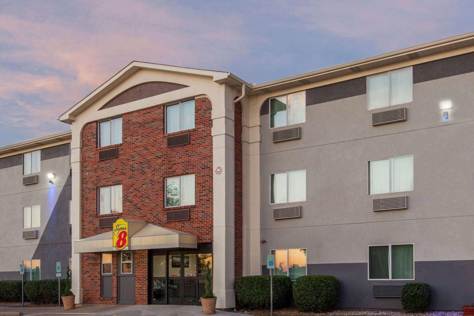 5 Budget Hotels Near Randol Mill Park Worth Booking in Arlington