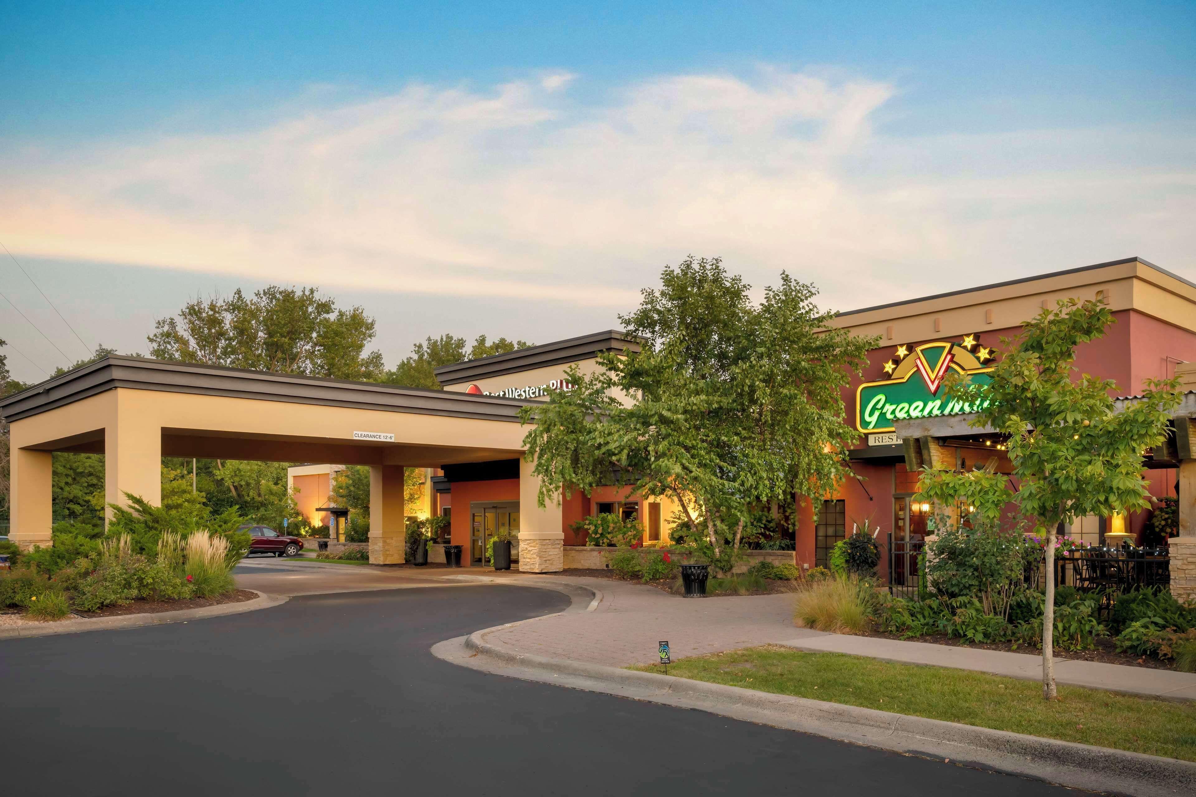 5 Business Hotels Near Como Park Zoo & Conservatory Worth Booking