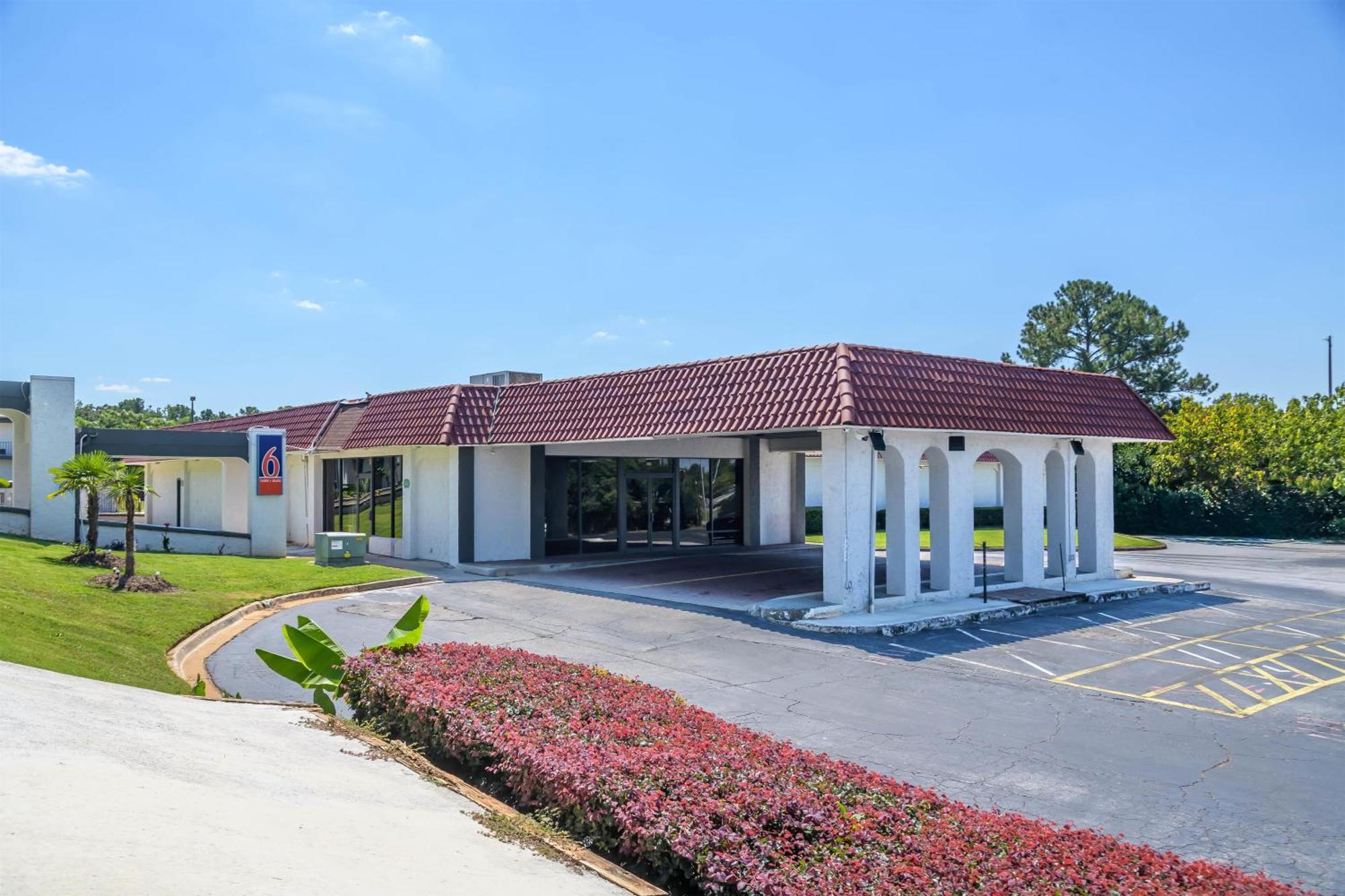 4 Solid 3-Star Hotels Near Alice Group in Jonesboro