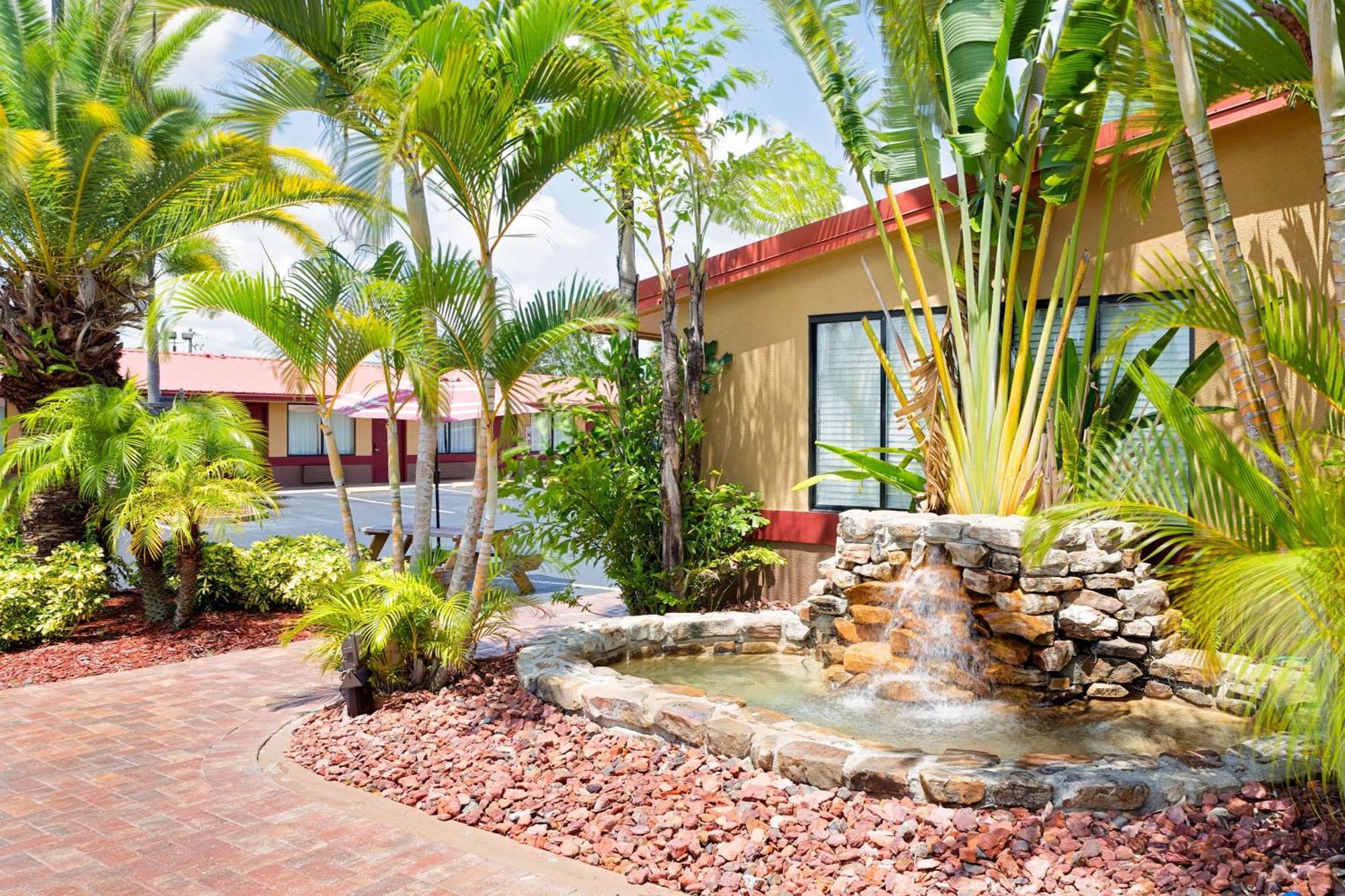 4 Budget Hotels Near Charlotte County Art Guild Worth Booking