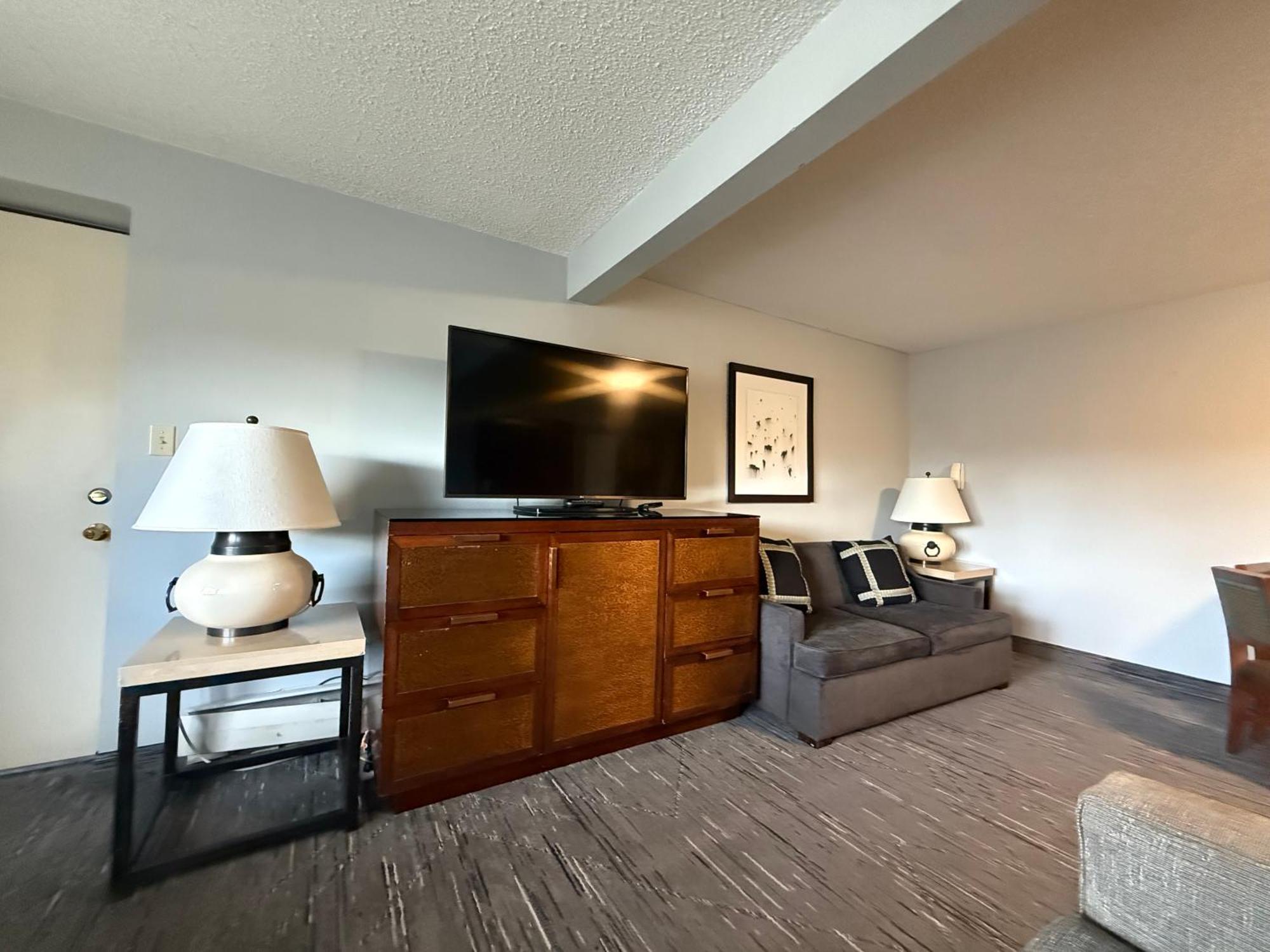 Staying Near Dillon Reservoir: 5 Central Hotels Compared