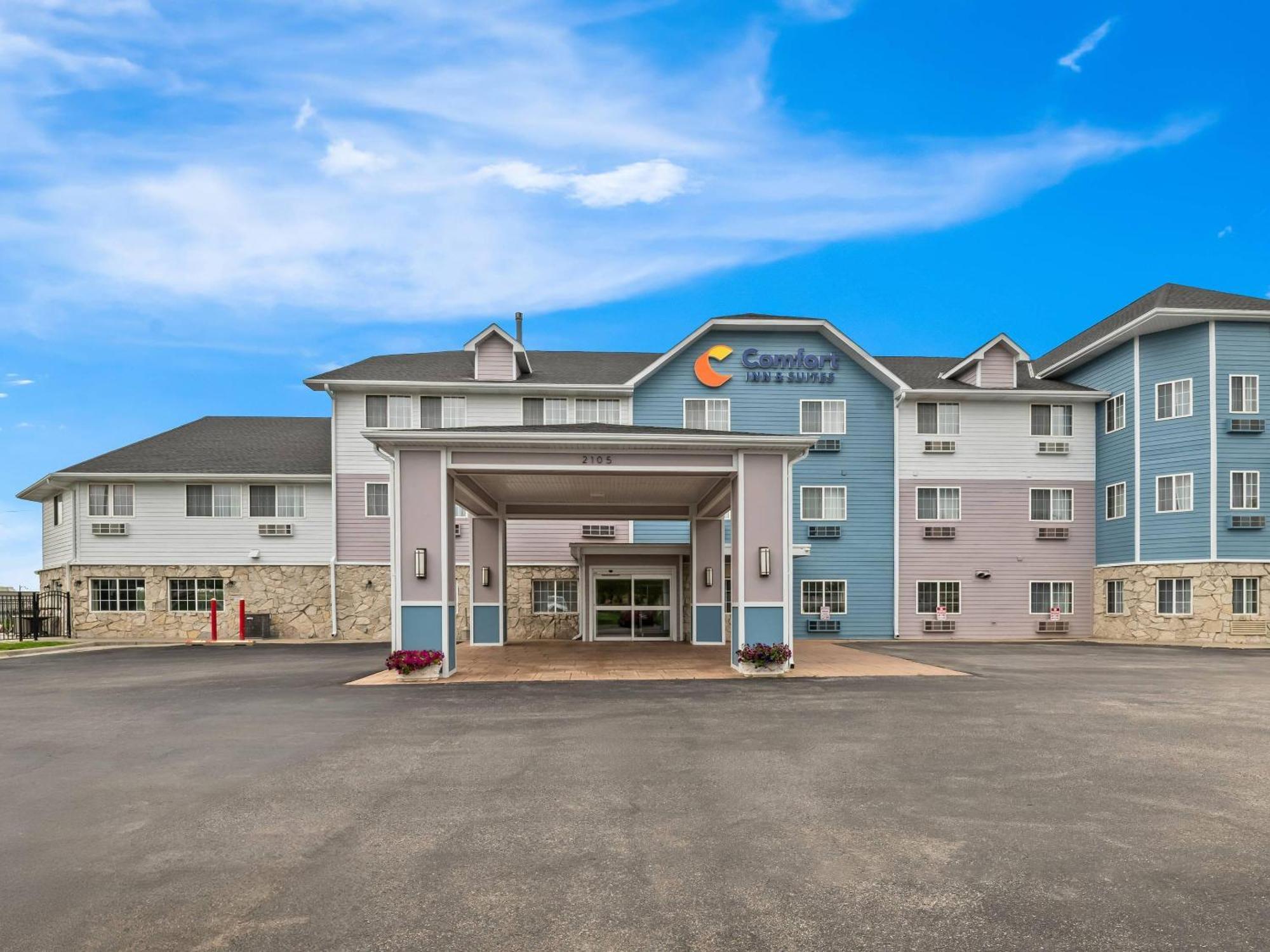 4 Smart Hotel Picks Near Seymour Smith Park Worth Booking