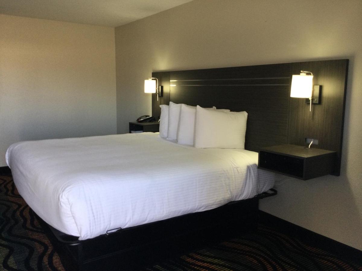 4 Leisure Hotels Near River Country Water Park That Deliver
