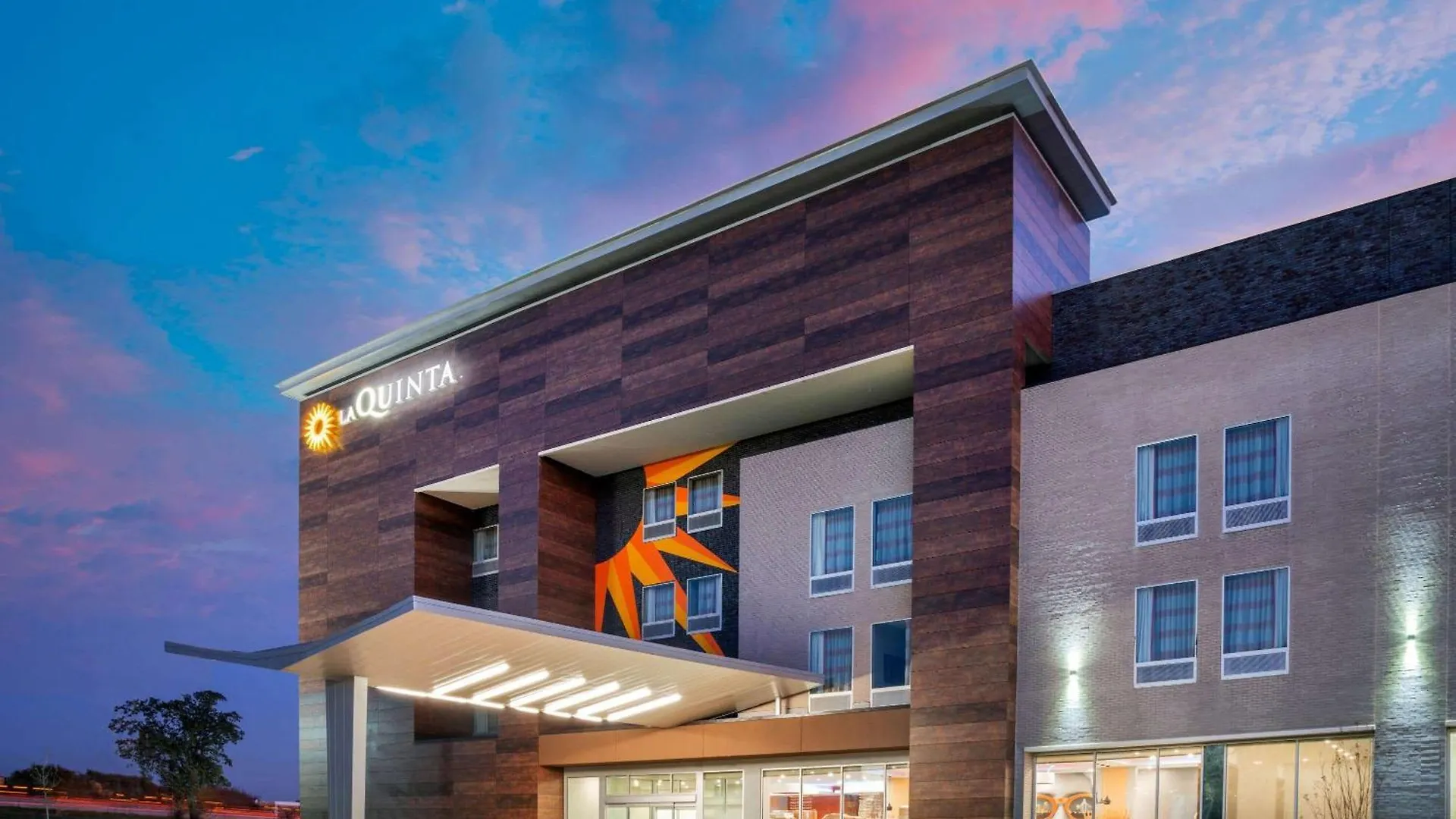 5 Business Hotels Near Riverchase Golf Club for Corporate Stays