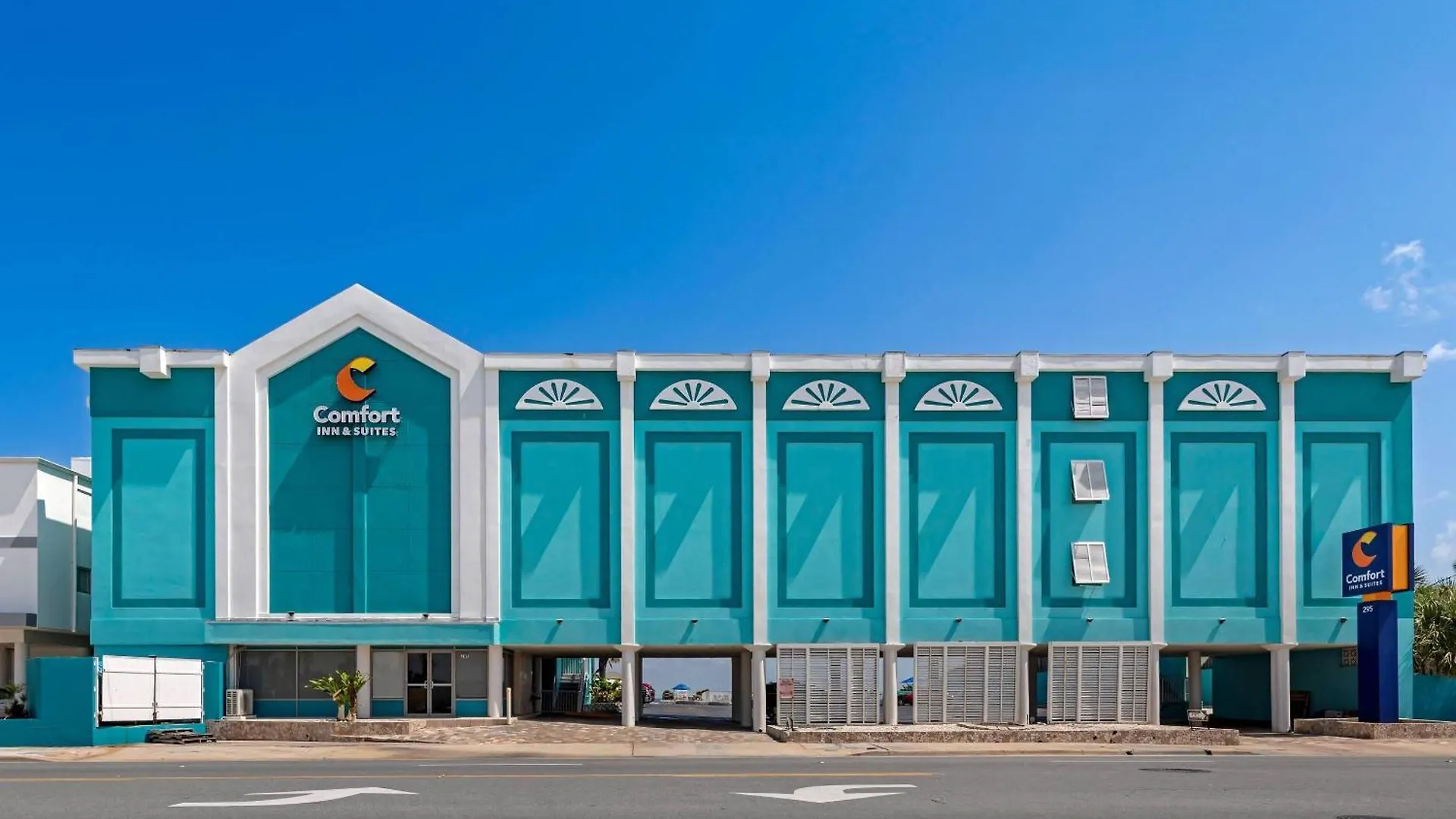 4 Beach Hotels Near Ocean Walk Village That Deliver on the Shore