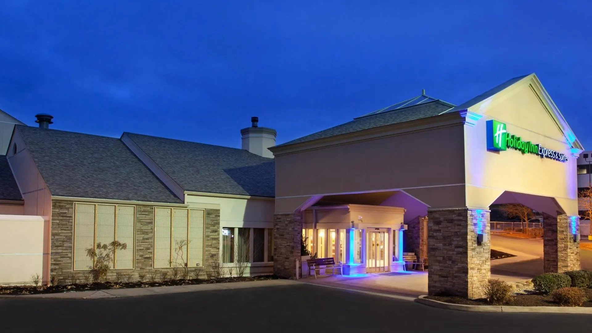 4 Golf Hotels Near Moon Township Park Reservation That Stand Out