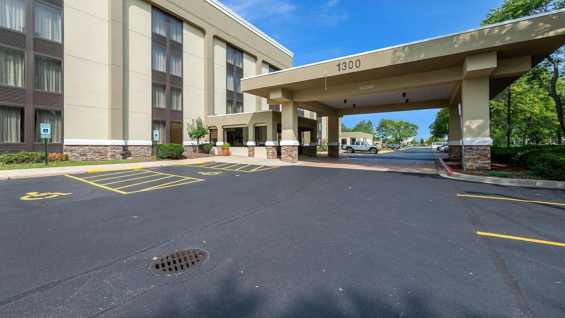 4 Budget Hotels Near Woodfield Mall Worth Booking