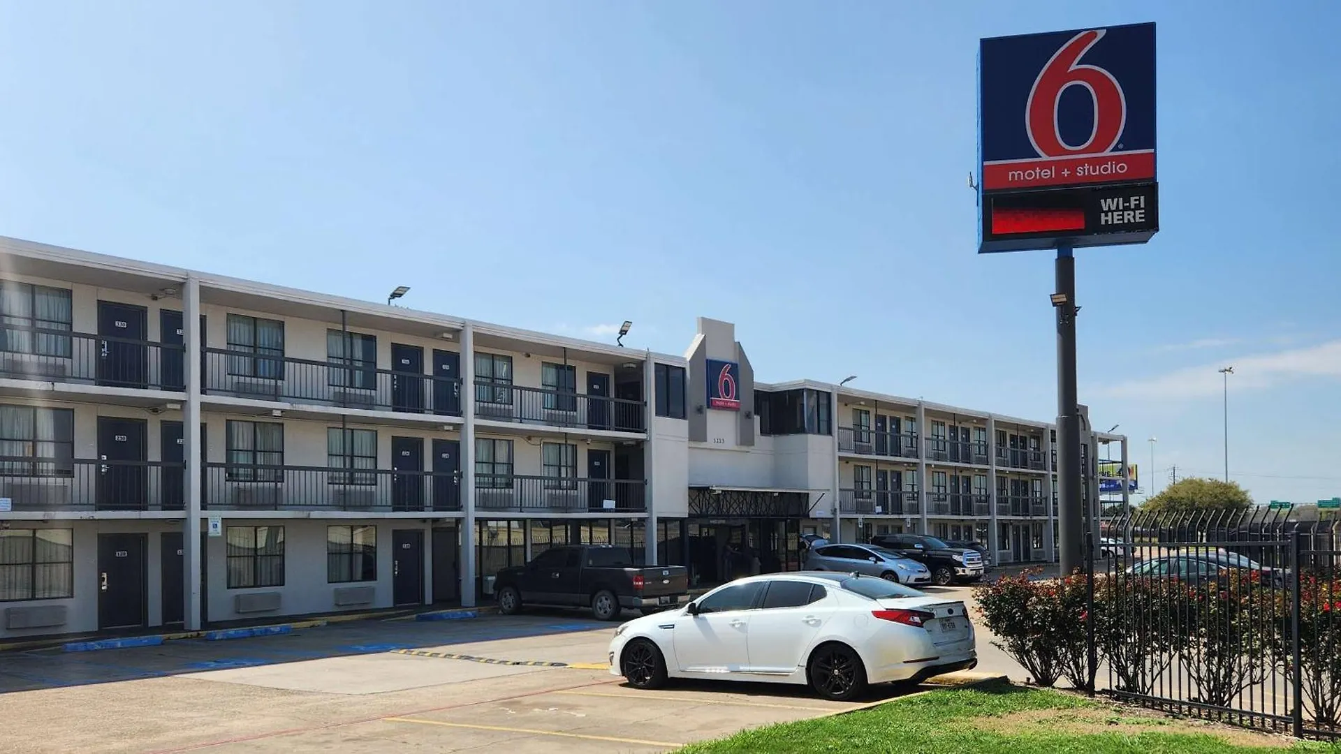 Where to Stay Near NRG Stadium: 12 Best 3-Star Hotels in Houston Medical Center