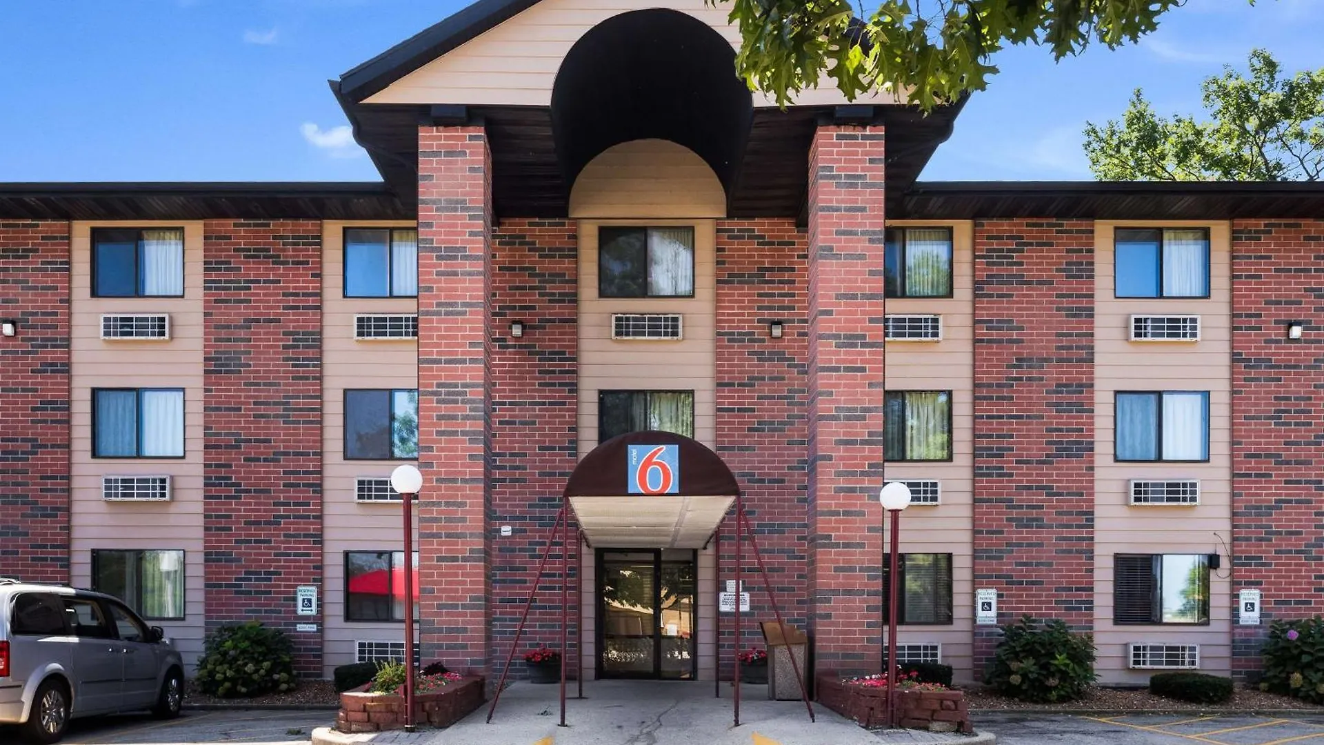 15 Golf Hotels Near Euclid Mall Shopping Center Worth Booking