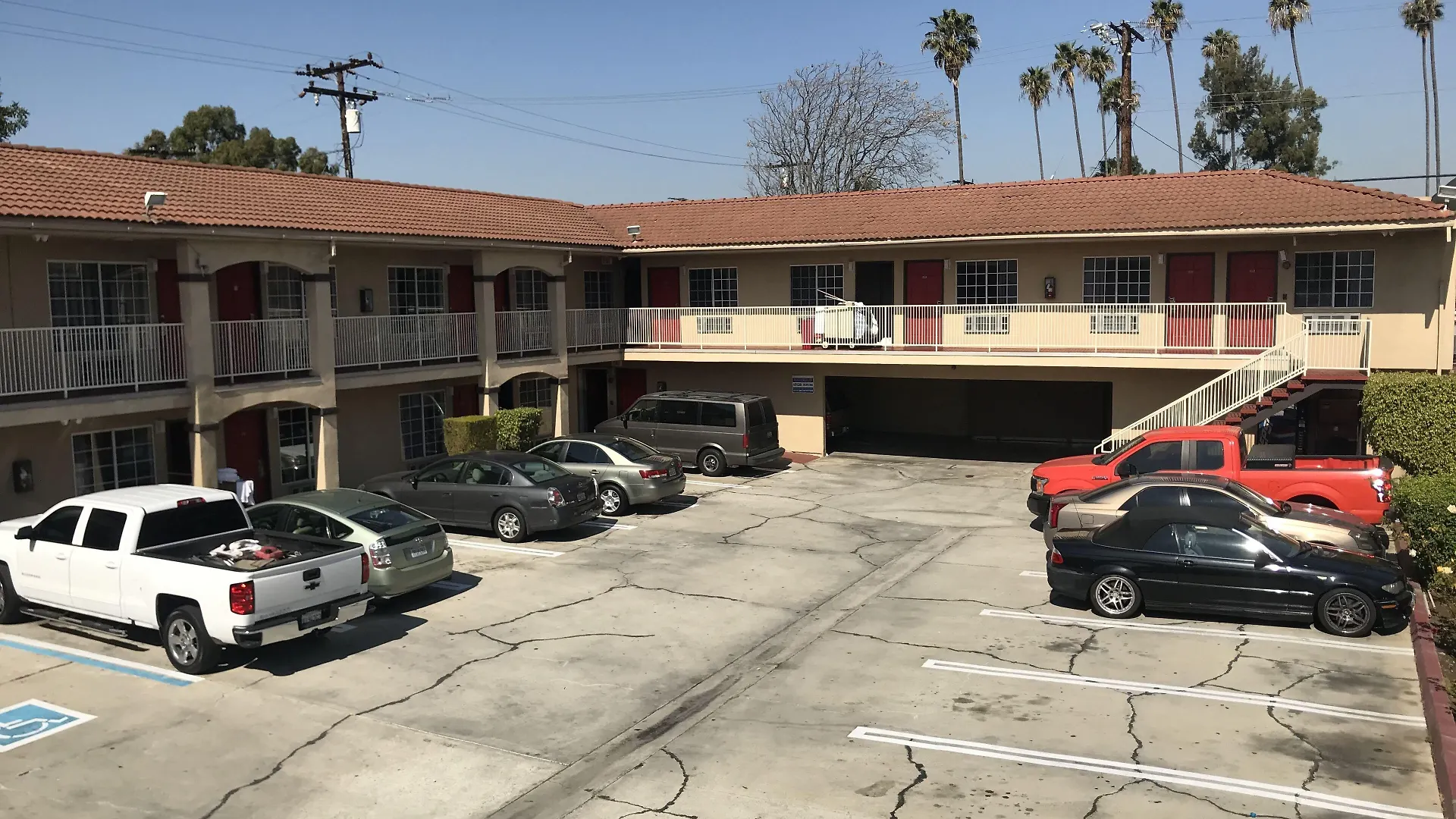 Staying Near B'nai Tikvah Congregation: 9 Airport Hotels Compared