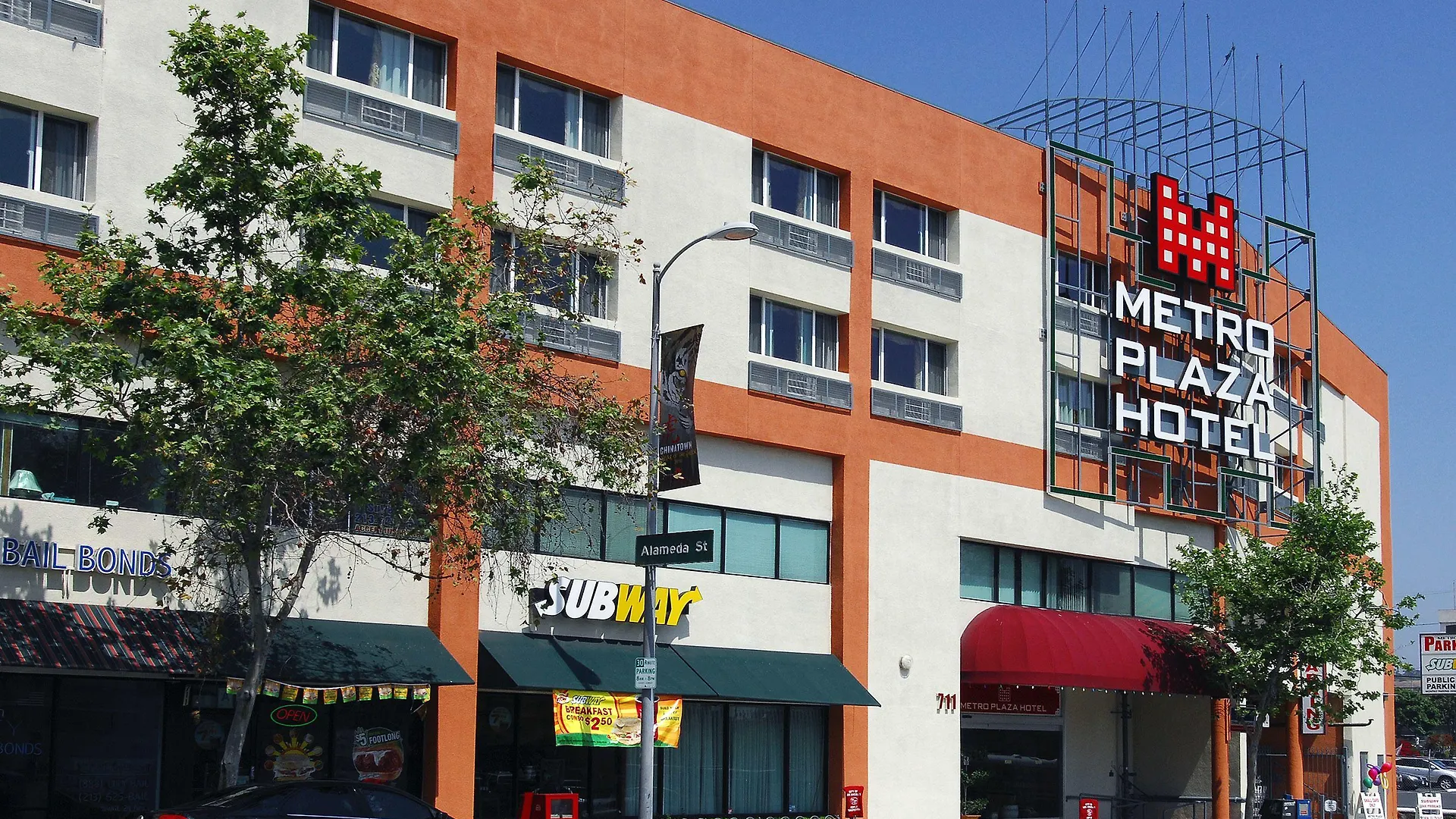 7 Cheap Hotels Near The Broad LA Worth Booking