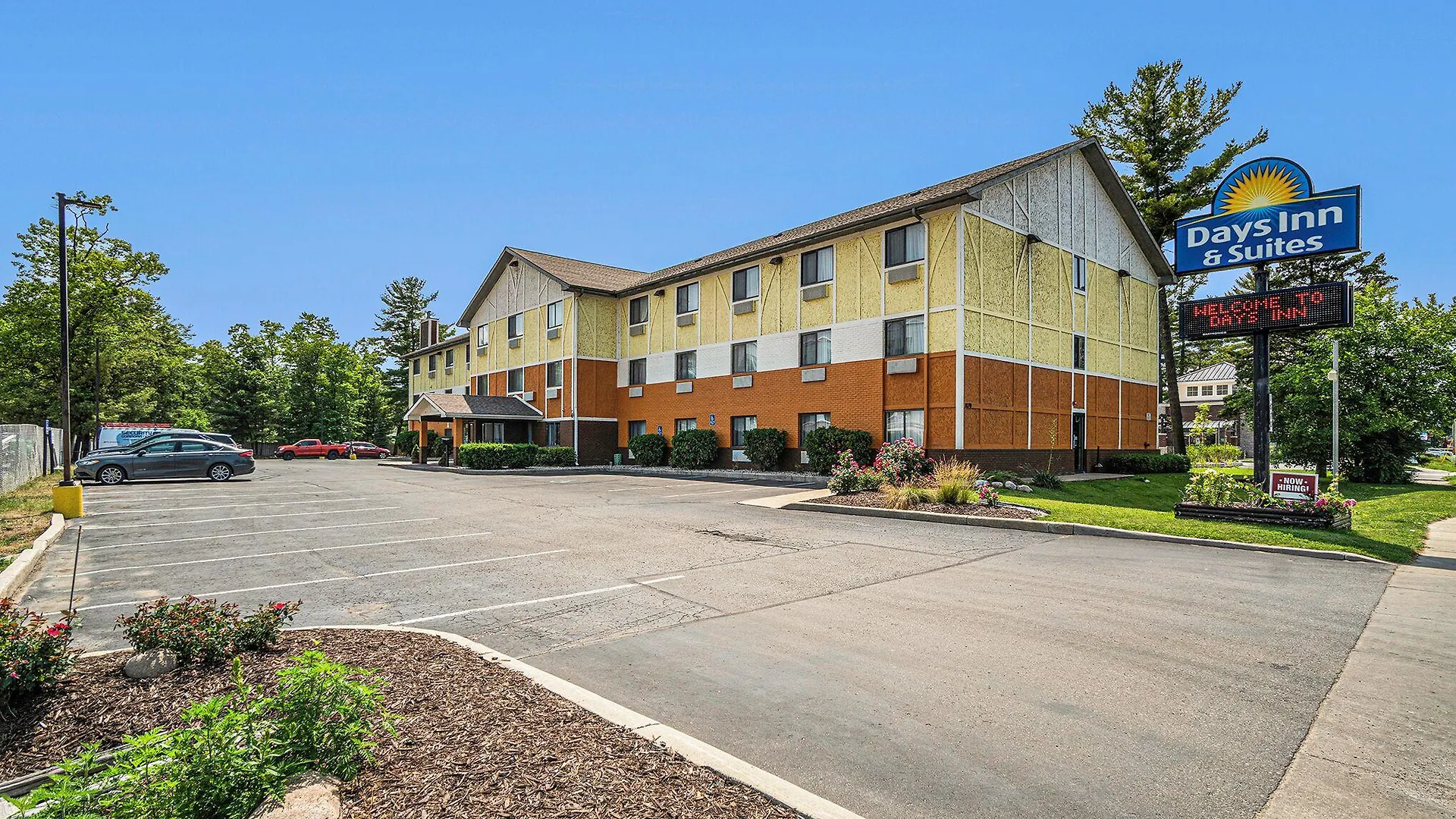 Staying Near Medalie Park: 8 Airport Hotels Compared