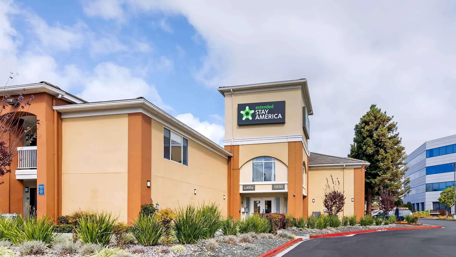 4 Budget Hotels Near Mills-Peninsula Health Servs With Easy Access