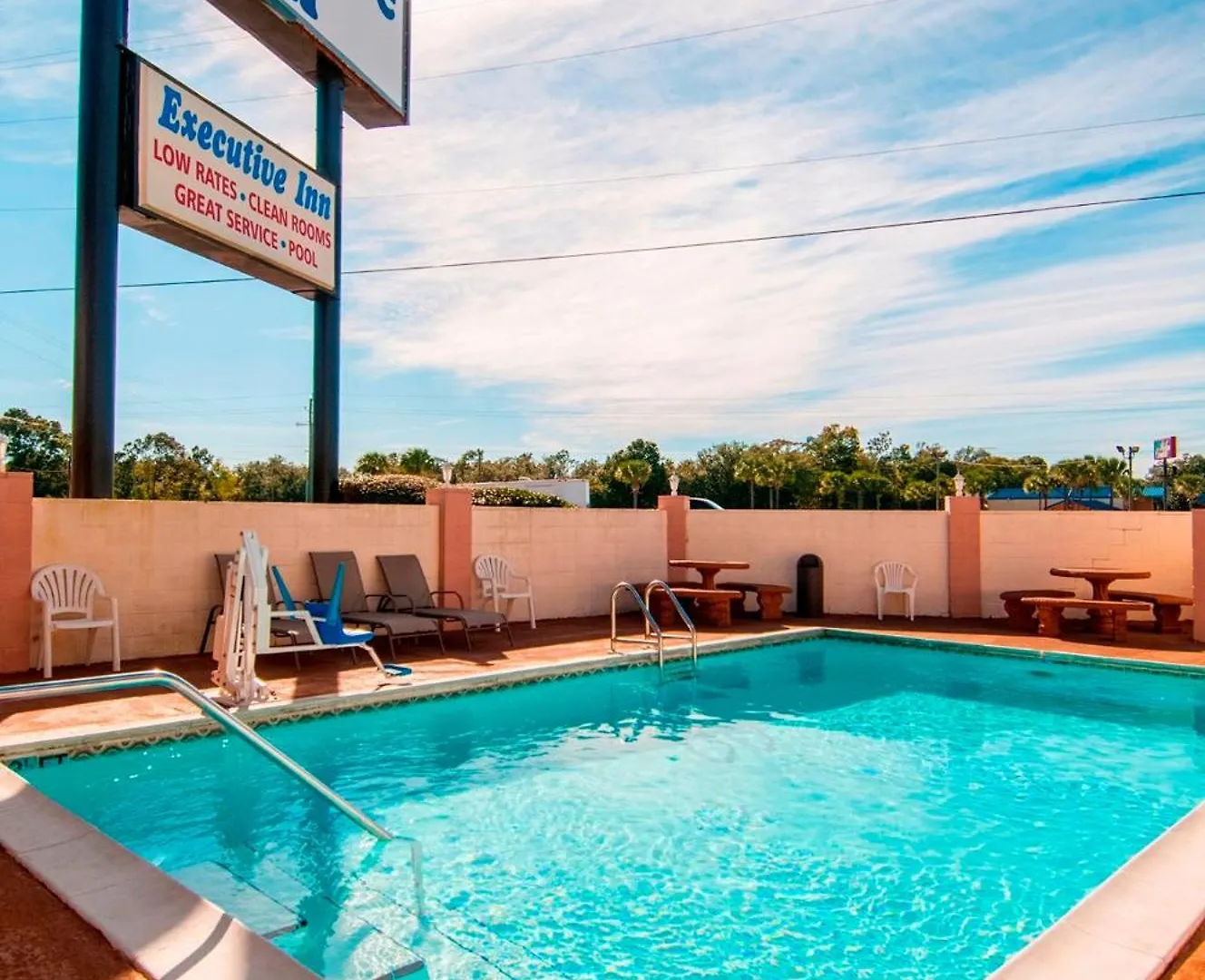 4 Cheap Hotels Close to Sam's Fun City, Pensacola