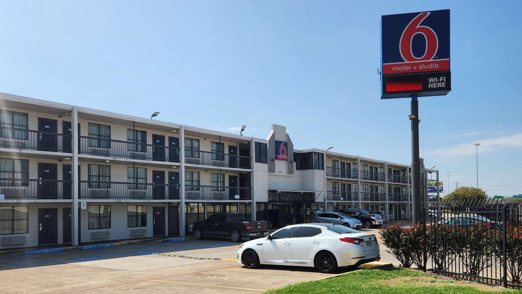 Where to Stay Near NRG Stadium: 12 Best 3-Star Hotels in Houston Medical Center