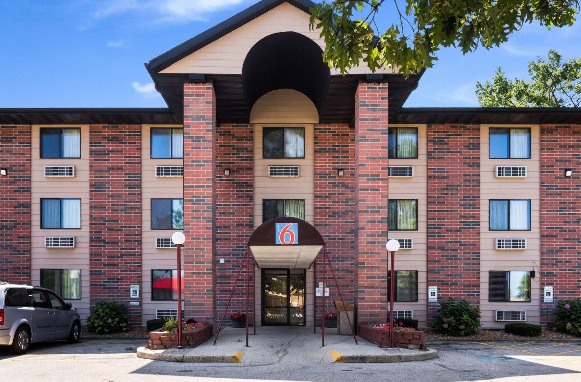 15 Golf Hotels Near Euclid Mall Shopping Center Worth Booking