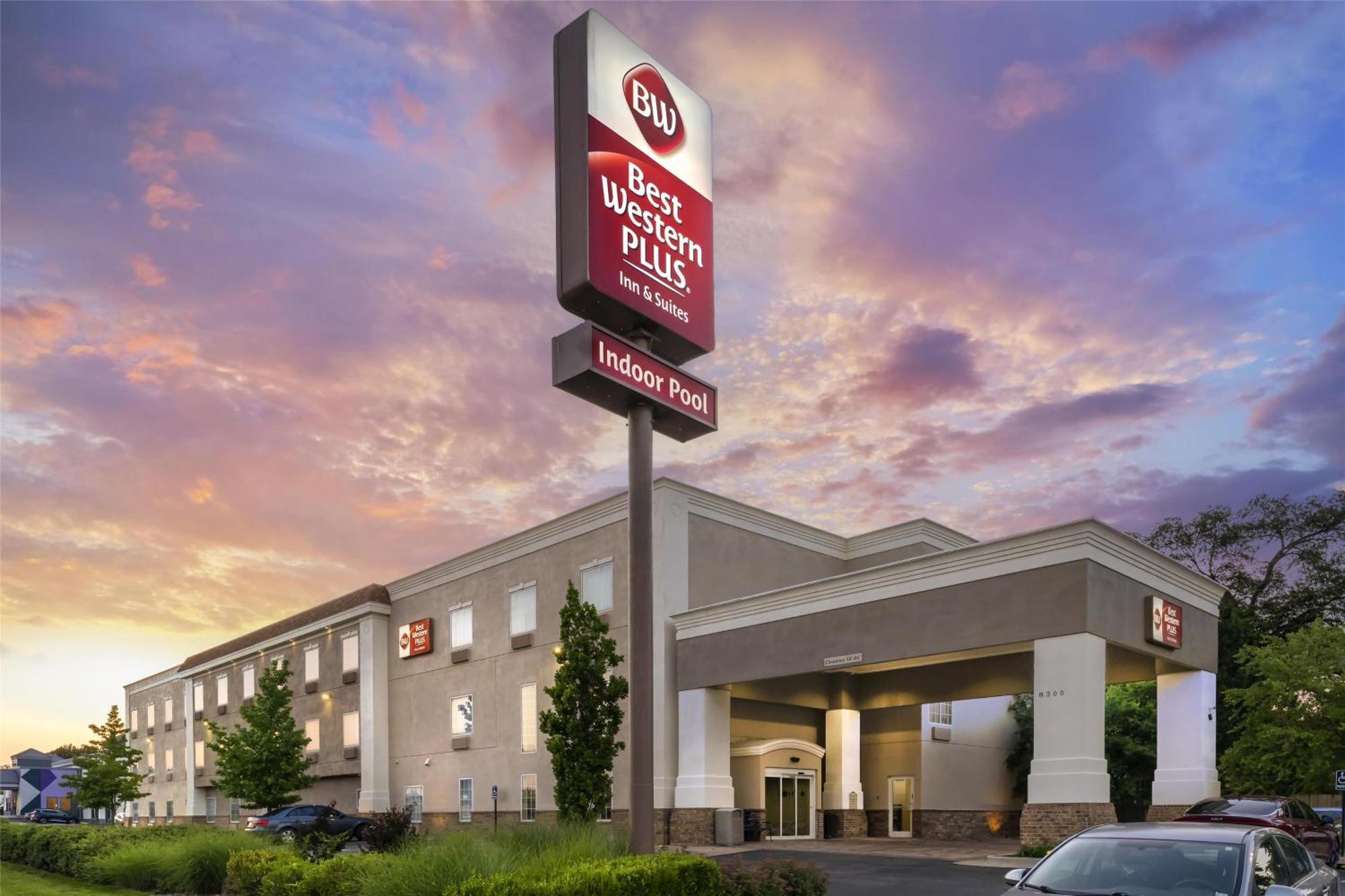 11 Business Hotels Near Great Plains Nature Ctr for Easy Access