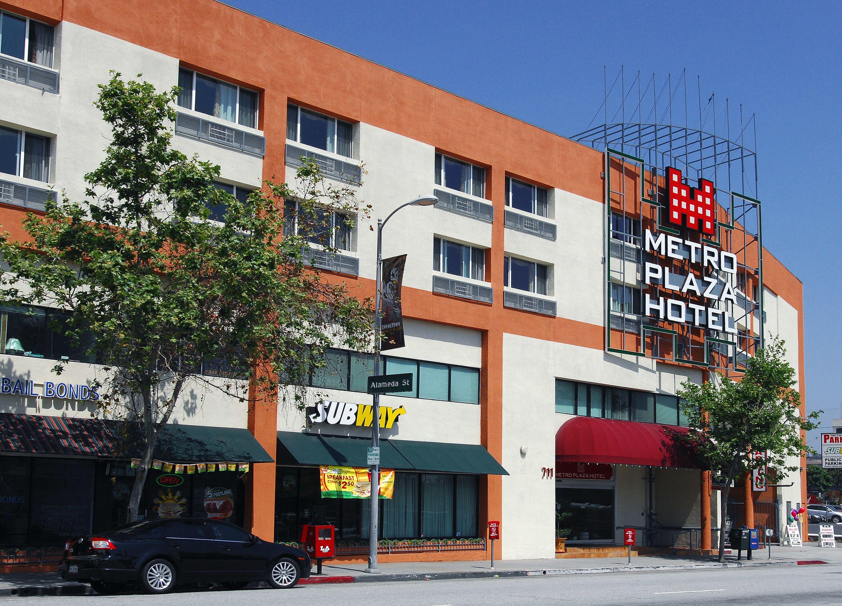 7 Cheap Hotels Near The Broad LA Worth Booking